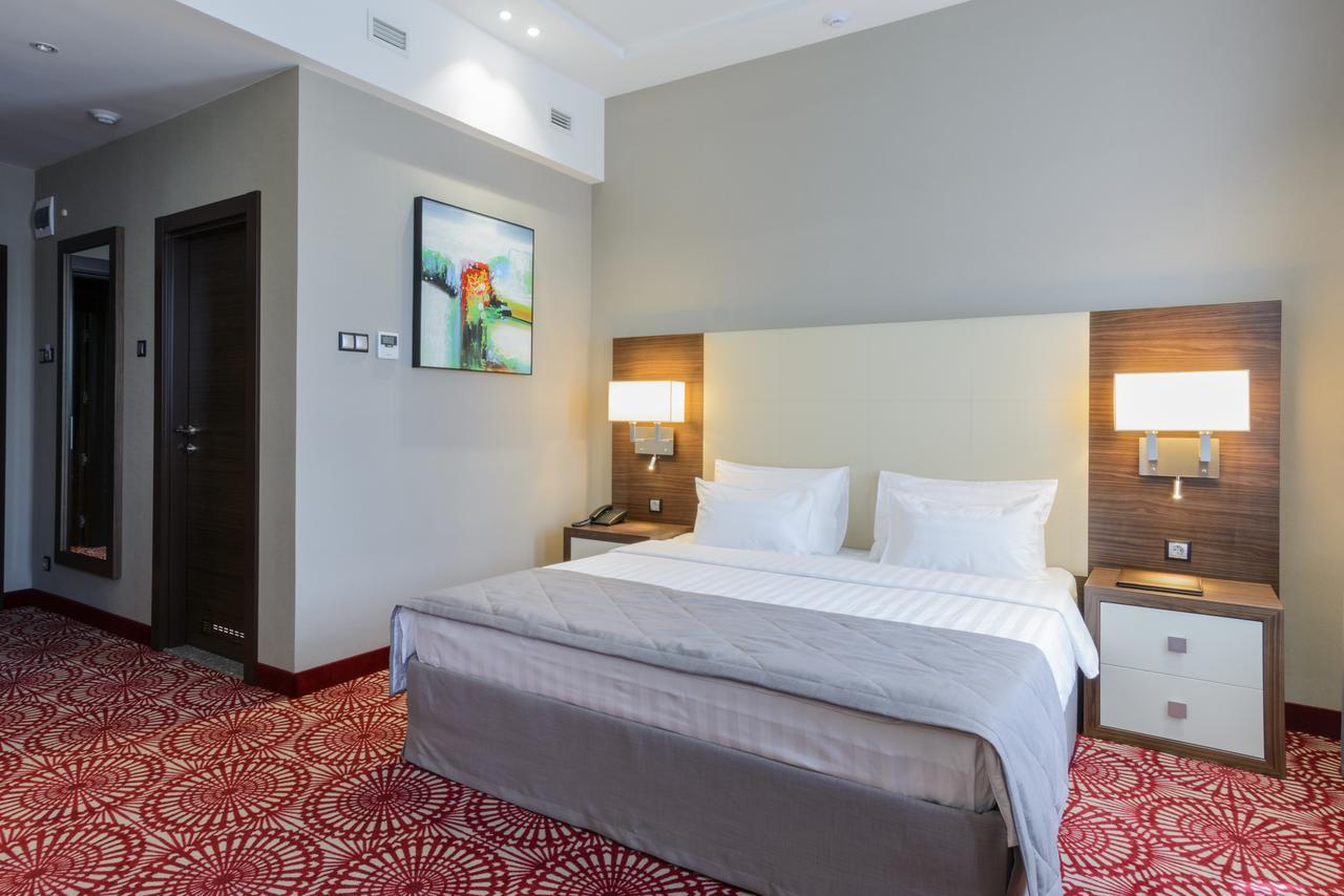 Hotel Senator Караганда Экстерьер фото