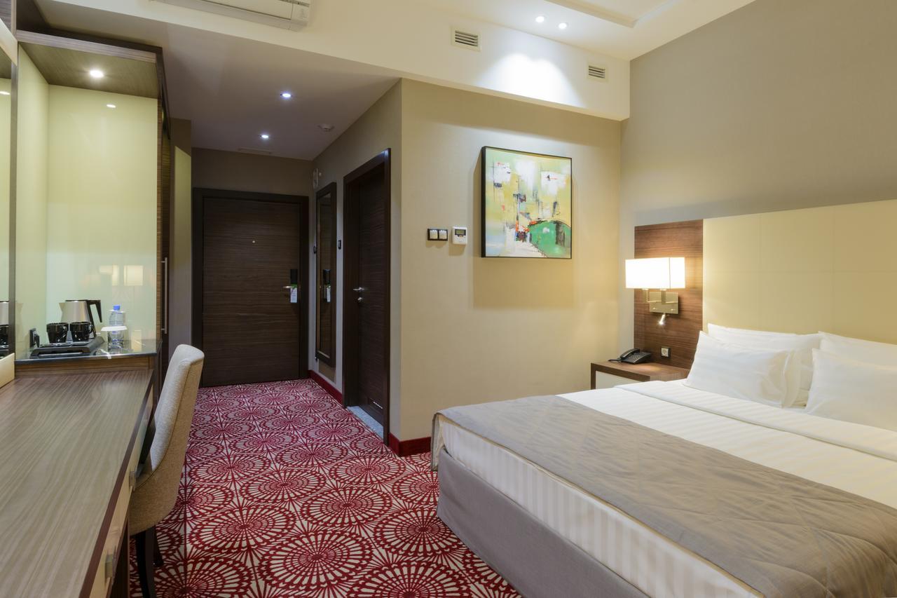 Hotel Senator Караганда Экстерьер фото
